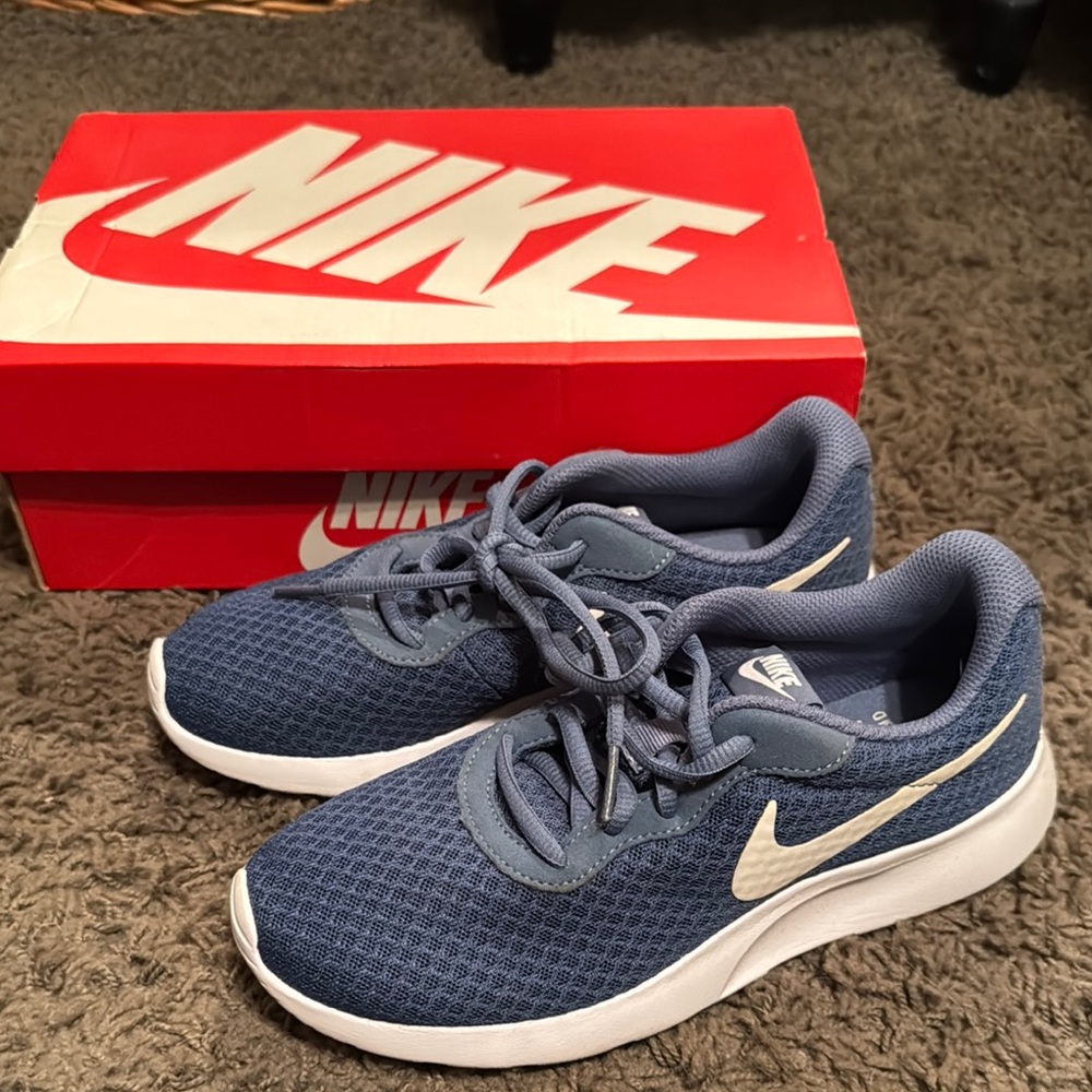 Nike Women’s Blue Sneakers